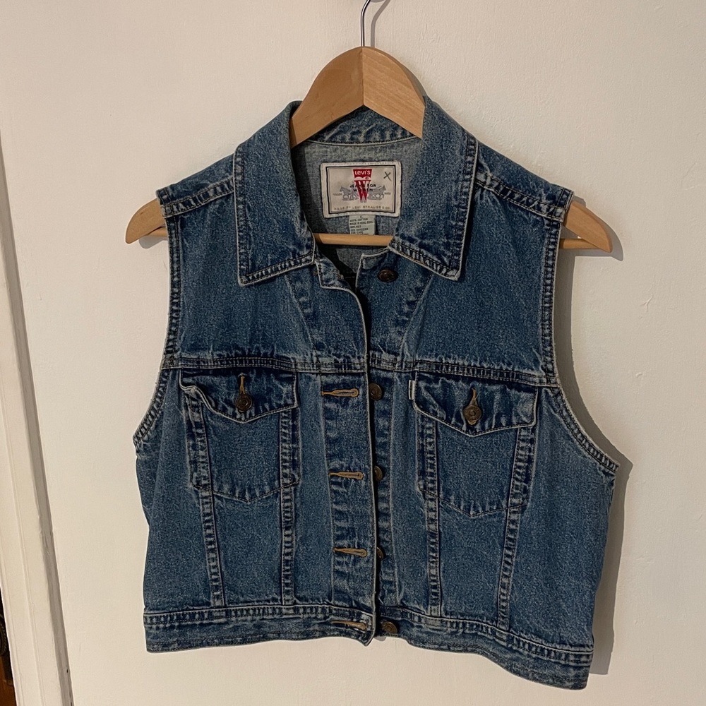 Levi’s Denim Vest - cropped length